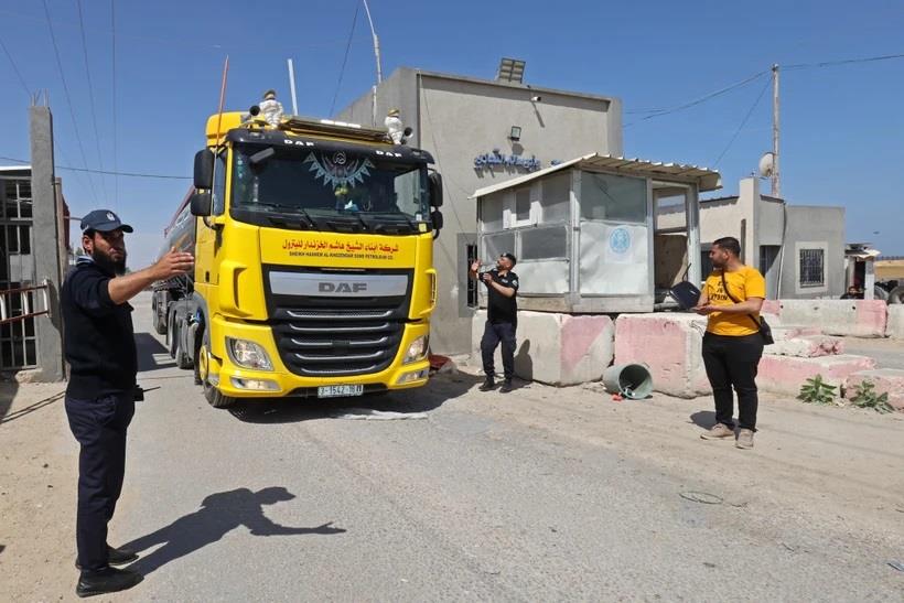 Xung đột Hamas-Israel: Cửa khẩu Kerem Shalom lần đầu mở cửa với hàng viện trợ