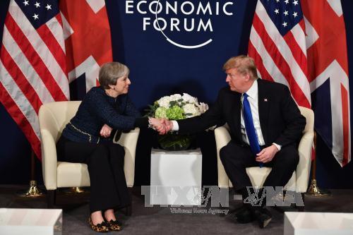 Tổng thống Mỹ gặp Thủ tướng Anh tại Diễn đàn Davos