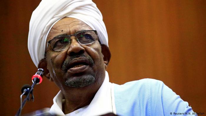 Sudan: Tổng thống từ chức, quân đội kiểm soát đất nước