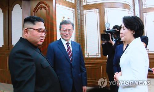 Lãnh đạo hai miền Triều Tiên bắt đầu tiến hành Hội nghị thượng đỉnh