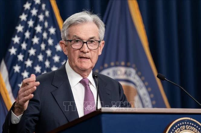 Triển vọng đạt mục tiêu lạm phát chưa chắc chắn, Fed không vội hạ lãi suất