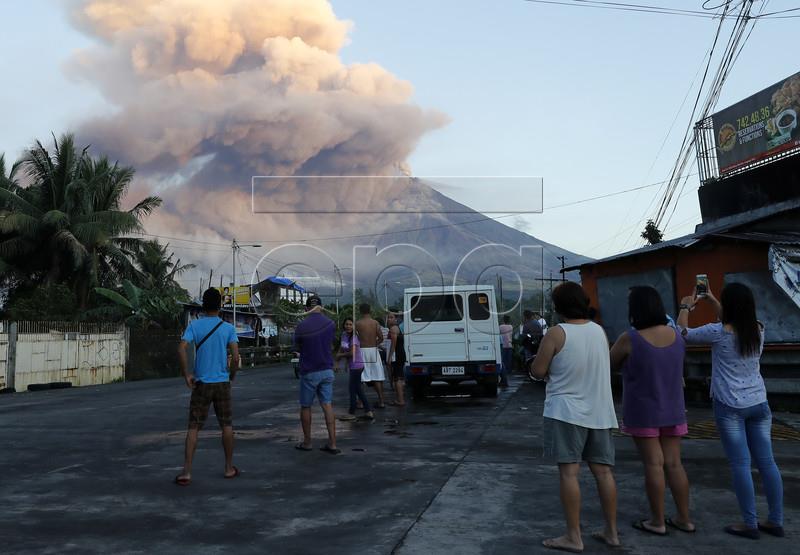 Philippines: Hơn 60 ngàn người phải sơ tán do núi lửa phun trào