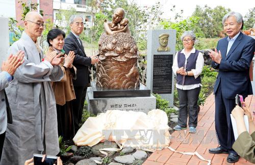 Khánh thành bức tượng đồng “Xin lỗi Việt Nam” tại Hàn Quốc