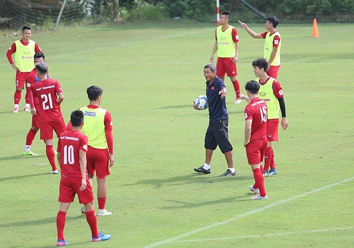 HLV Mai Đức Chung hé lộ đội hình, lối chơi: Ngán gì Campuchia!
