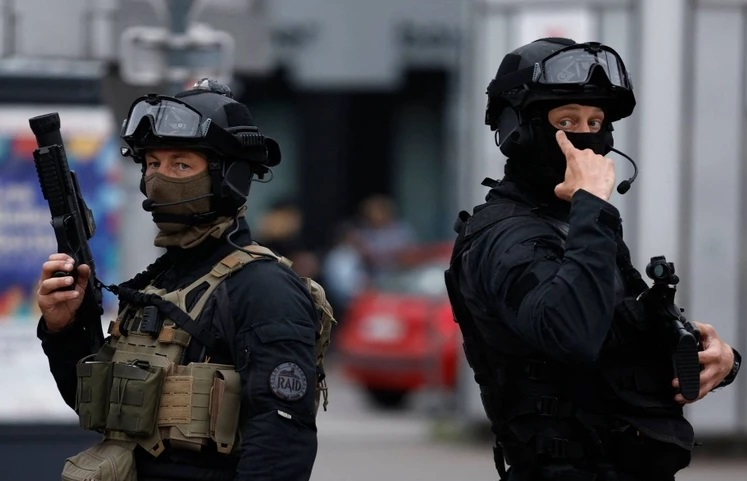 Pháp nâng mức cảnh báo khủng bố lên cấp độ cao nhất sau vụ tấn công ở Nga