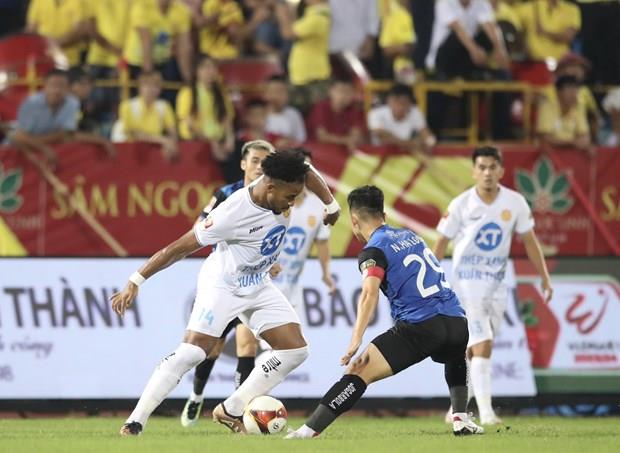 Hạ TP.HCM 2-1, Nam Định dẫn đầu V-League với 9 điểm tuyệt đối