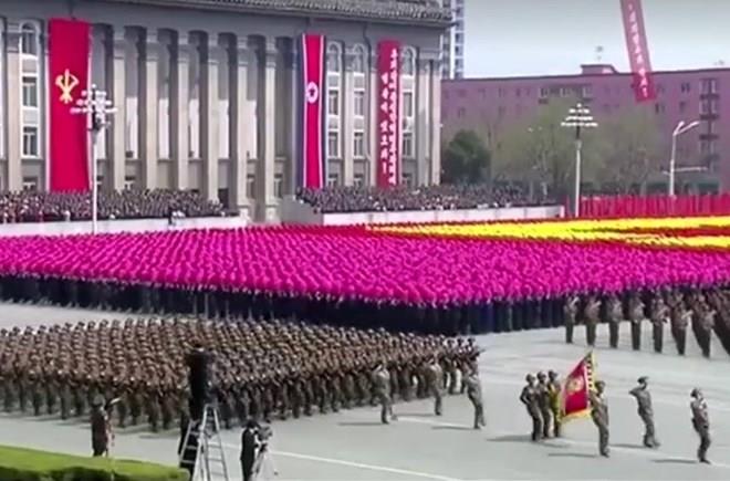 Triều Tiên diễu binh quy mô lớn 