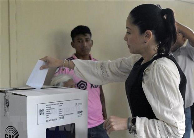 Bầu cử Tổng thống Ecuador: Các cử tri lựa chọn giữa 2 ứng cử viên