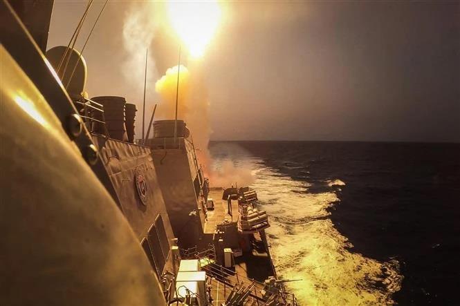 Lực lượng Houthi tuyên bố tên lửa Mỹ phát nổ gần tàu Gabon ở Biển Đỏ