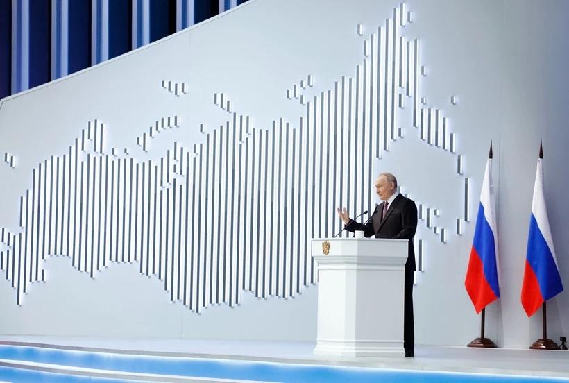 Tổng thống Vladimir Putin ca ngợi quân đội và nền kinh tế nước Nga