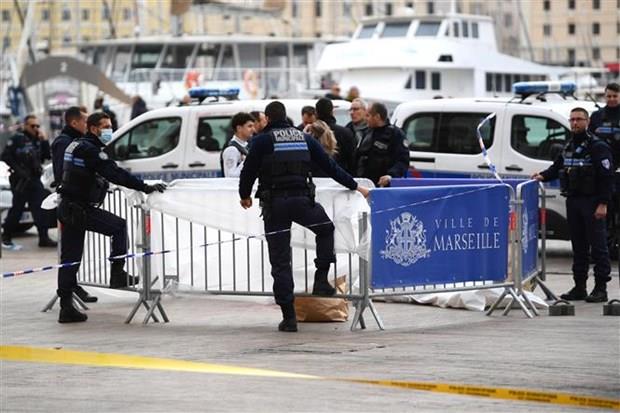Cảnh sát Pháp bắt giữ 2 đối tượng dọa đánh bom tại Paris