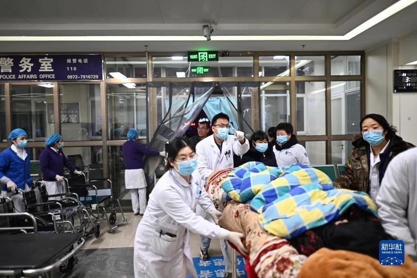 Hơn 100 người đã thiệt mạng do trận động đất mạnh 6,2 độ tại Trung Quốc