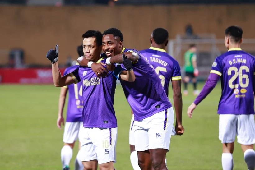 Hà Nội FC 'phủ tím' Derby Thủ đô, Bình Dương chiếm ngôi đầu bảng xếp hạng