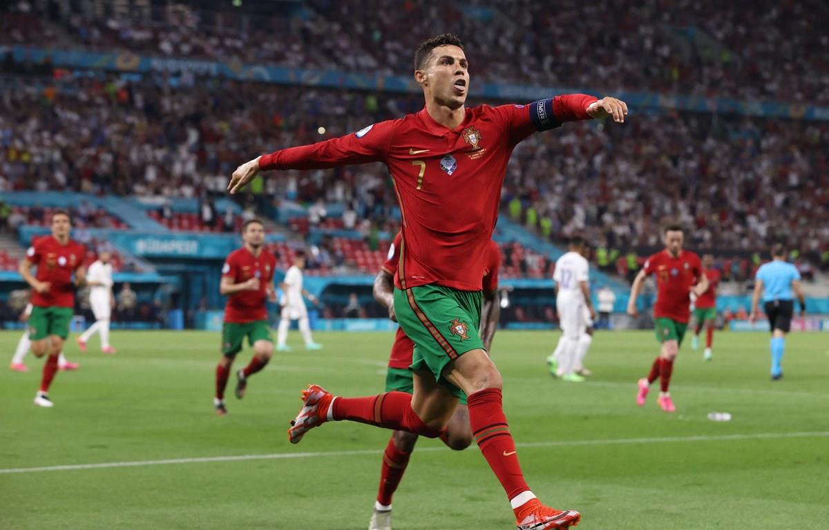 Ronaldo lập cú đúp, Bồ Đào Nha thẳng tiến vòng 1/8 EURO 2020