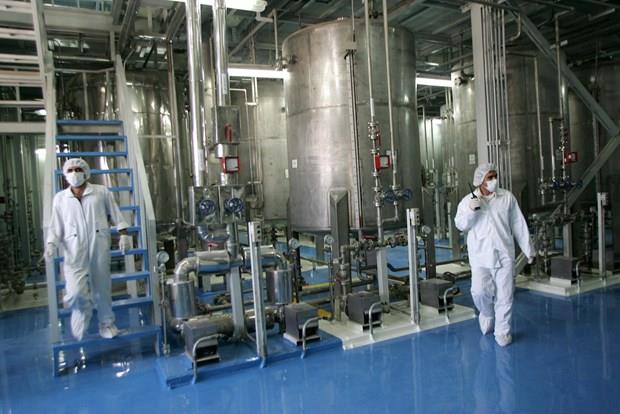 Tổng thống Pháp kêu gọi Iran giảm bớt dự trữ urani làm giàu