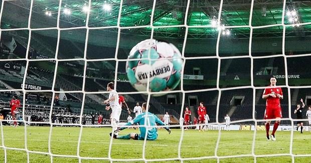 Hàng thủ thảm hại khiến Bayern nhận thất bại cay đắng trước Gladbach