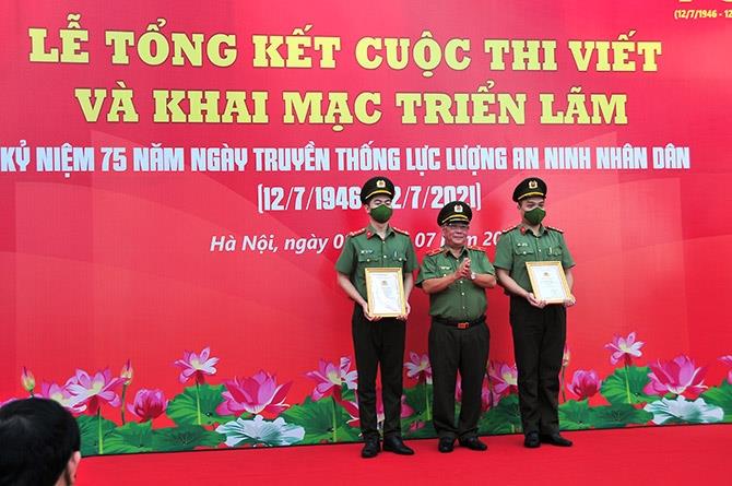Khai mạc triển lãm "75 năm lực lượng An ninh nhân dân Việt Nam anh hùng"