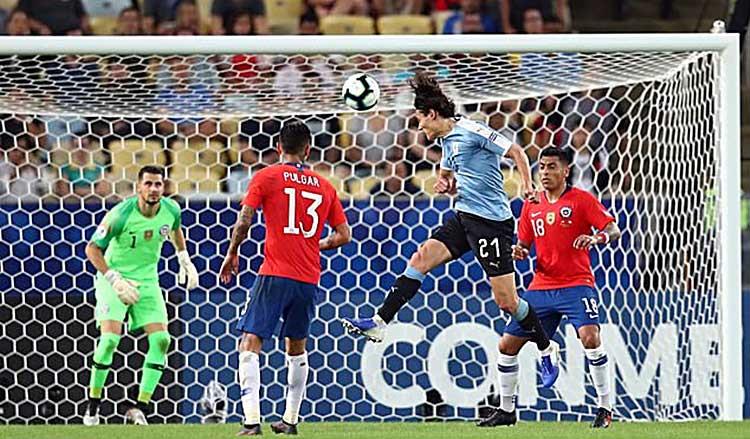 Copa America: Hạ Chile, Uruguay chiếm ngôi đầu bảng C