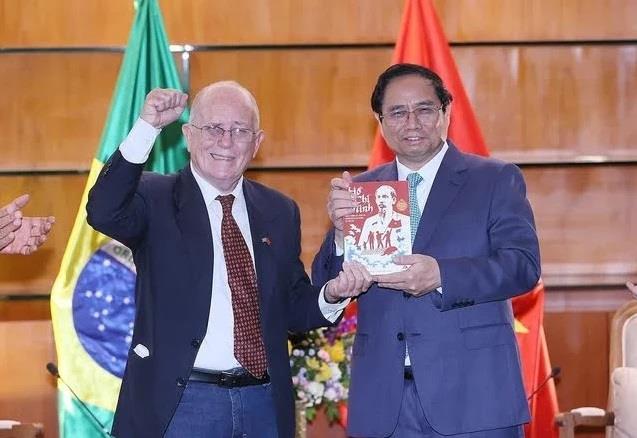Học giả Brazil đánh giá cao vai trò lãnh đạo của Đảng Cộng sản Việt Nam