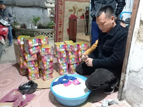 Nghệ An: Bắt giữ hai đối tượng cất giấu pháo nổ và ma túy số lượng lớn