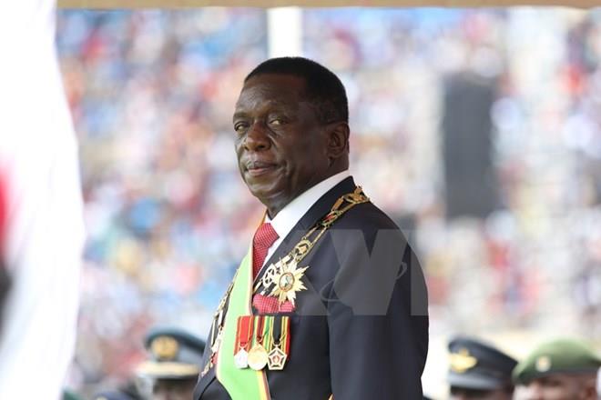 Zimbabwe: Tân Tổng thống Emmerson Mnangagwa giải tán nội các