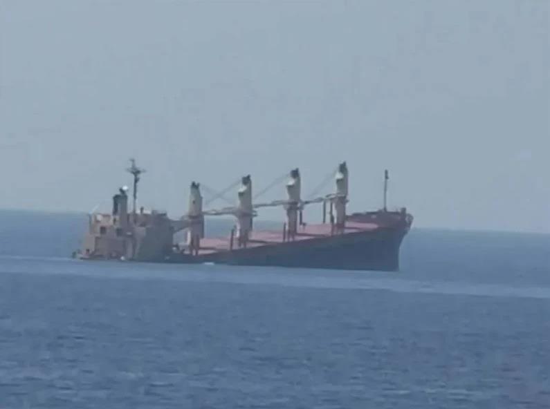 Tàu chở hàng Anh có nguy cơ bị chìm sau cuộc tấn công của lực lượng Houthi
