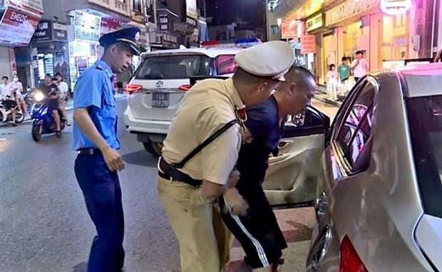 Quảng Ninh: Khởi tố, tạm giạm tài xế chống người thi hành công vụ