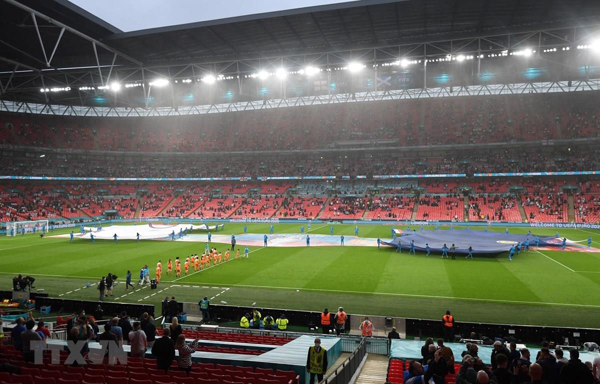Sân Wembley đón 65.000 người hâm mộ xem các trận bán kết và chung kết