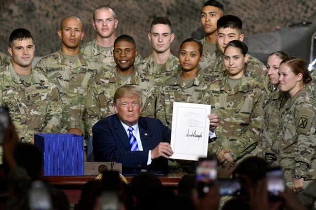 Tổng thống Mỹ bác đề xuất cắt giảm ngân sách cho quân nhân