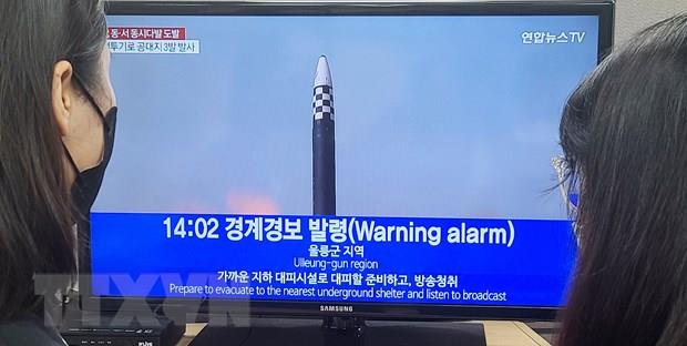 Triều Tiên phóng tên lửa đạn đạo bay qua không phận Nhật Bản