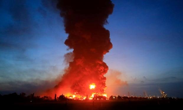 Indonesia: Cháy lớn tại nhà máy lọc dầu Balongan