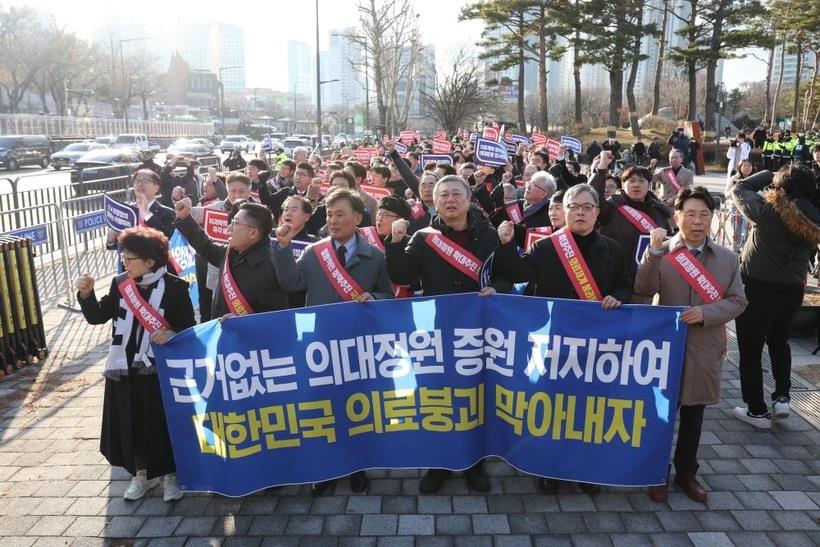 Khủng hoảng y tế ở Hàn Quốc: Bộ Y tế kiện 5 bác sỹ thuộc Hiệp hội Y khoa