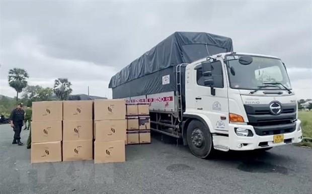 An Giang: 2 xe tải vận chuyển hàng ngàn sản phẩm không hóa đơn