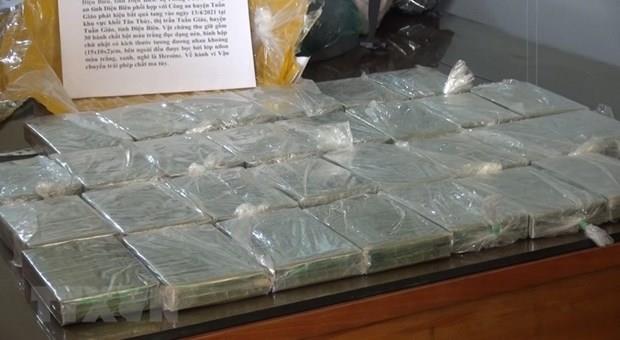 Điện Biên: Bắt giữ hai đối tượng mua bán, vận chuyển 60 bánh heroin