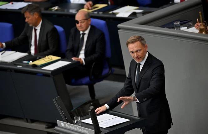 Đức lùi cuộc bỏ phiếu về ngân sách để "xem xét cẩn thận" kế hoạch chi tiêu