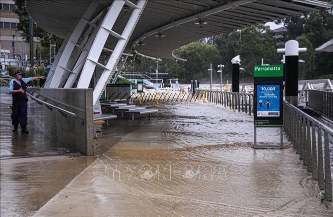 Australia sơ tán hàng nghìn người tránh lũ