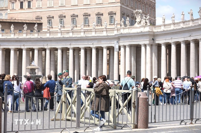 Hàng chục nghìn người đổ về Vatican tiễn biệt Giáo hoàng Francis