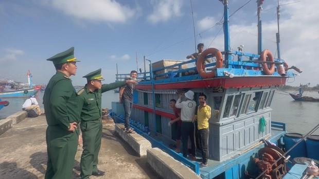Hà Tĩnh: Liên tiếp bắt giữ 8 thuyền đánh cá bằng giã cào