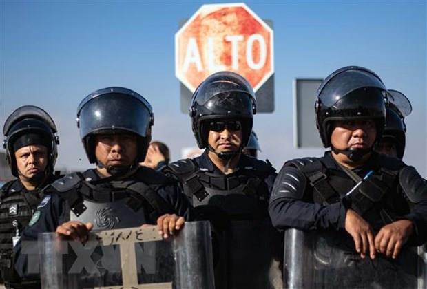 Mexico huy động hơn 1.000 người giải cứu 16 cảnh sát bị bắt cóc