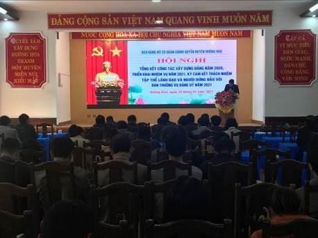 Đảng bộ Cơ quan chính quyền huyện Hướng Hóa: Tổng kết công tác xây dựng Đảng năm 2020, triển khai phương hướng, nhiệm vụ trọng tâm năm 2021 và ký cam kết trách nhiệm năm 2021.