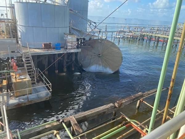 Mỹ: Tràn dầu do sập bồn chứa tại giàn khoan trên Vịnh Terrebonne