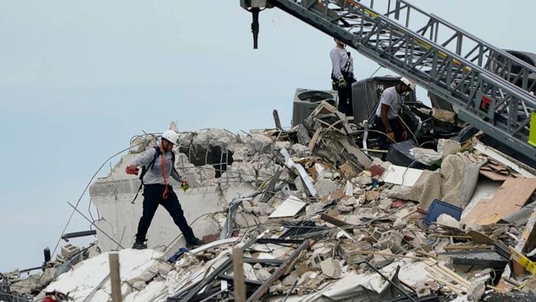 Mỹ: Sập tòa nhà 12 tầng, hàng trăm người mất tích
