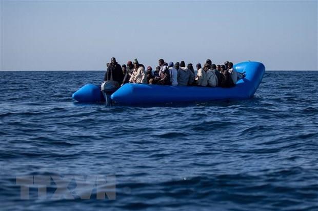Italy: Sử dụng trực thăng giải cứu 32 người di cư tại đảo Lampione