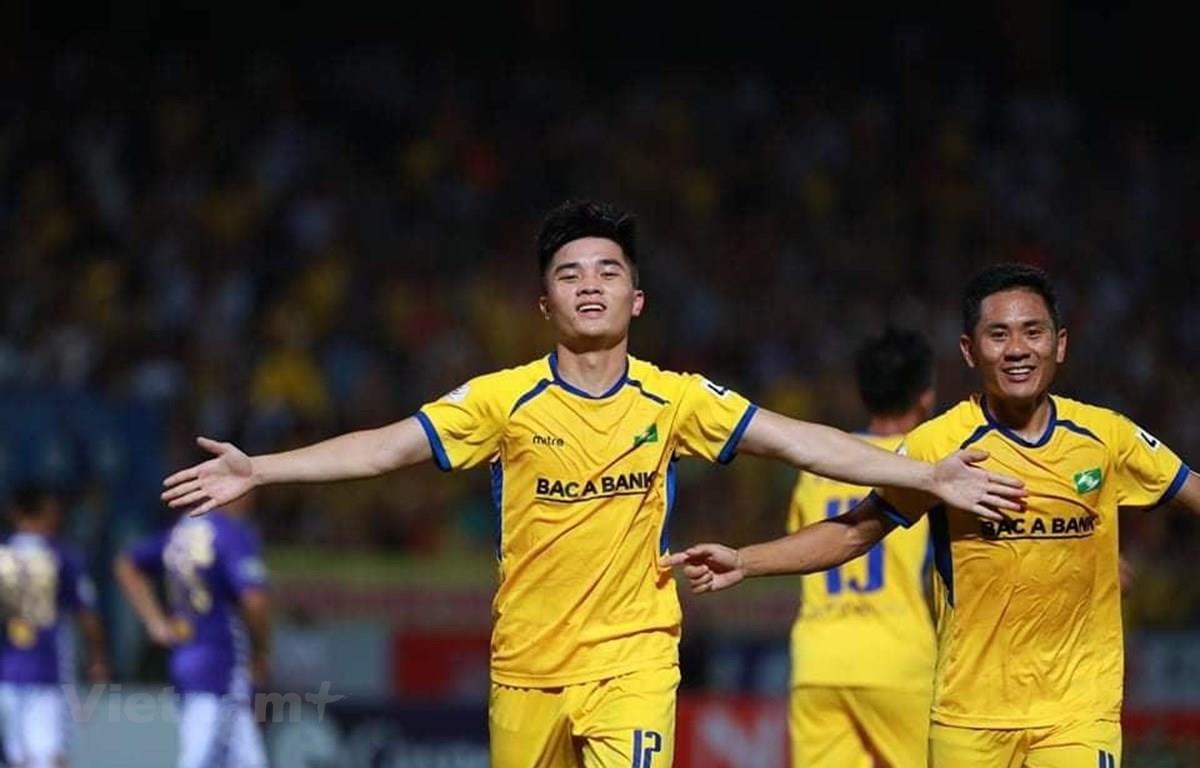 Thắng Hà Nội FC, Sông Lam Nghệ An leo lên ngôi đầu bảng