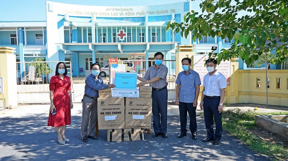 Phó Bí thư Thường trực Tỉnh ủy Nguyễn Đăng Quang thăm, tặng quà cho trẻ em nhân tết Trung thu