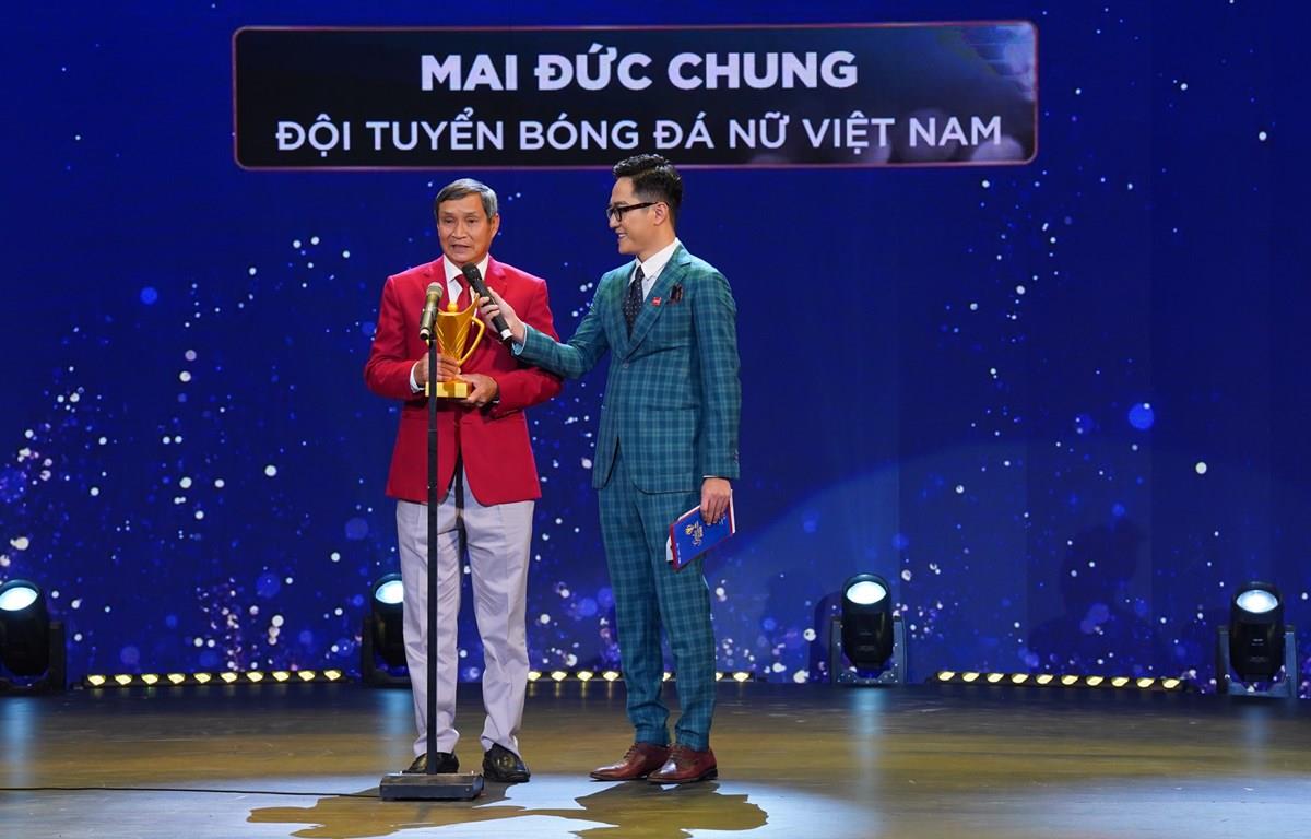 HLV Mai Đức Chung và Park Hang-seo được vinh danh tại Cúp Chiến thắng