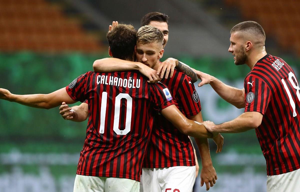Thắng hủy diệt 5-1, AC Milan leo lên nhóm dự cúp châu Âu