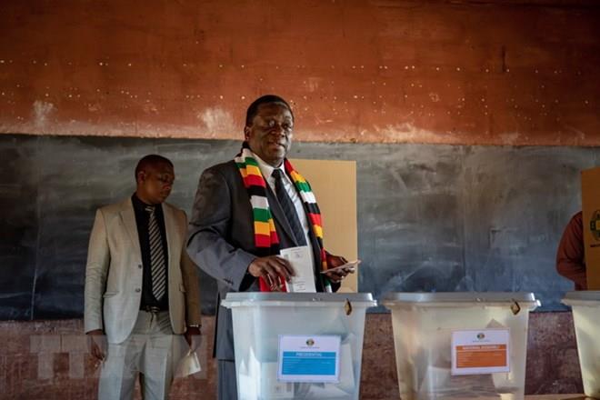 EU rút 40 quan sát viên sau cuộc bầu cử gây tranh cãi ở Zimbabwe