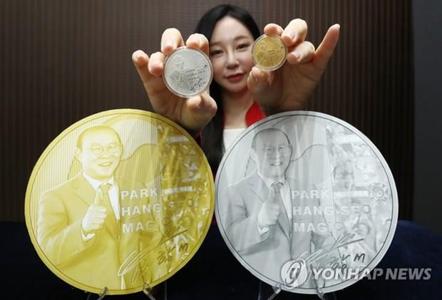 Hàn Quốc phát hành kỷ niệm chương in hình HLV Park Hang-seo