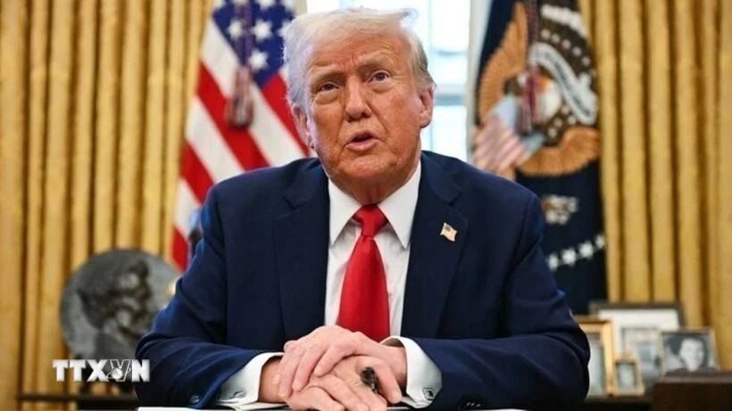 Tổng thống Donald Trump cảnh báo sẽ tiếp tục tấn công Iran
